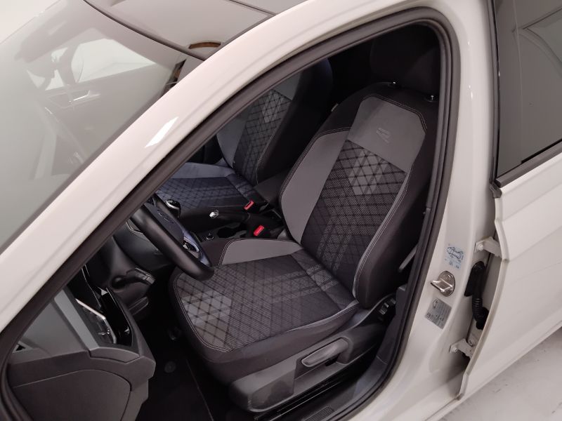 GuidiCar - VOLKSWAGEN Taigo 2022 Taigo 1.0 tsi R-Line 110cv Usato