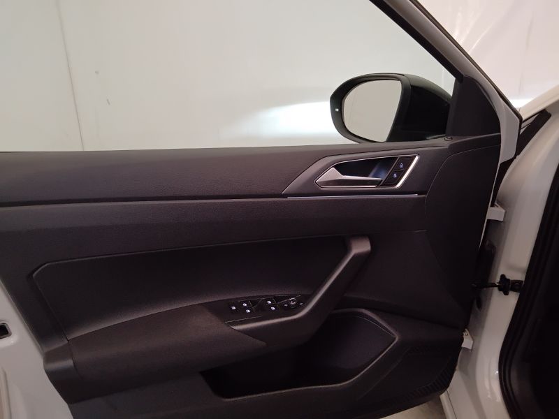 GuidiCar - VOLKSWAGEN Taigo 2022 Taigo 1.0 tsi R-Line 110cv Usato