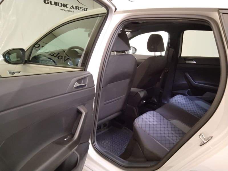 GuidiCar - VOLKSWAGEN Taigo 2022 Taigo 1.0 tsi R-Line 110cv Usato