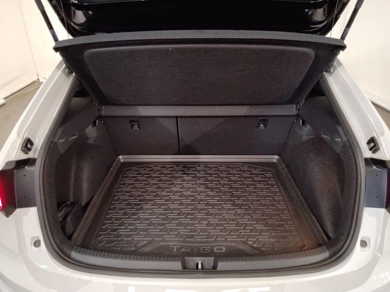 GuidiCar - VOLKSWAGEN Taigo 2022 Taigo 1.0 tsi R-Line 110cv Usato