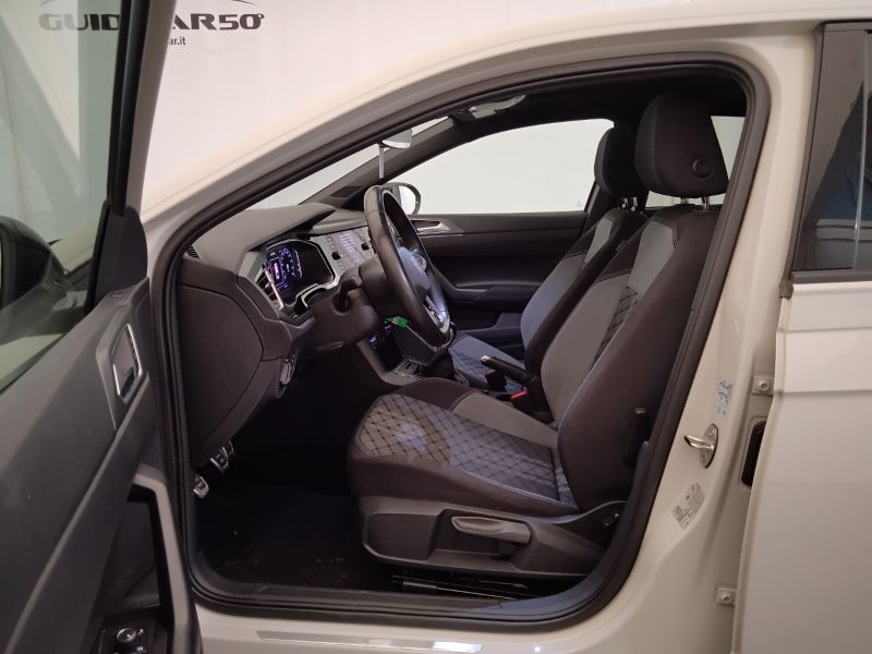 GuidiCar - VOLKSWAGEN Taigo 2022 Taigo 1.0 tsi R-Line 110cv Usato