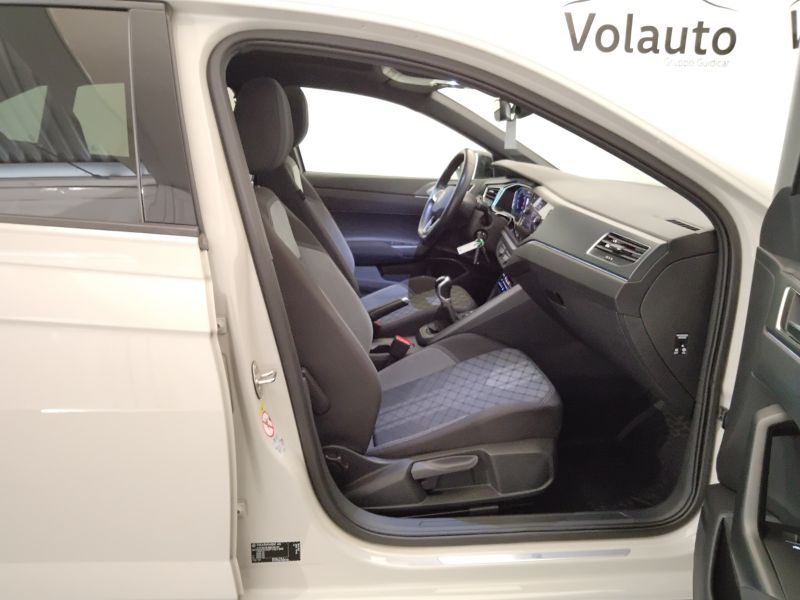 GuidiCar - VOLKSWAGEN Taigo 2022 Taigo 1.0 tsi R-Line 110cv Usato