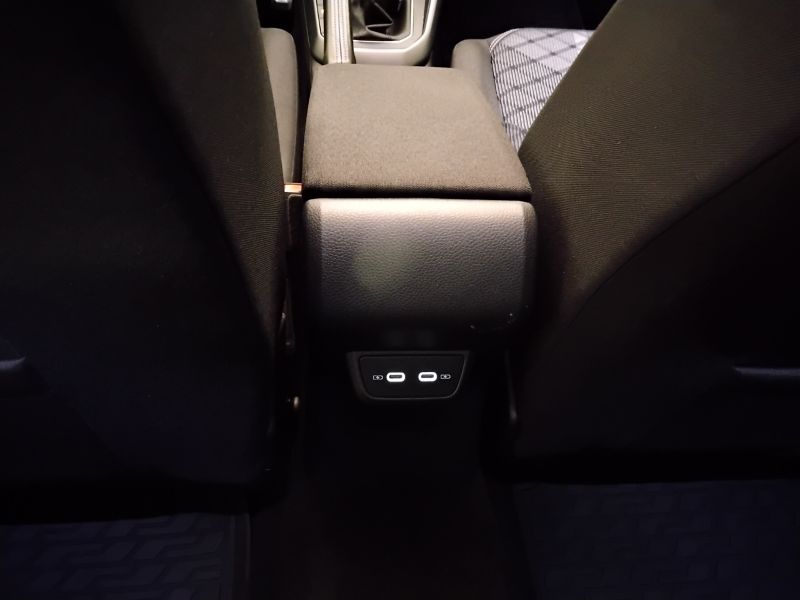 GuidiCar - VOLKSWAGEN Taigo 2022 Taigo 1.0 tsi R-Line 110cv Usato