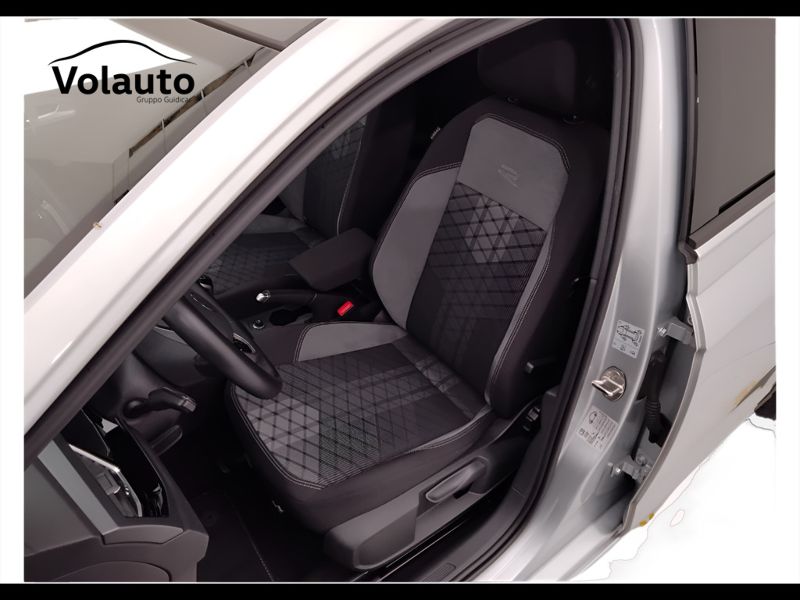 GuidiCar - VOLKSWAGEN Taigo 2023 Taigo 1.0 tsi R-Line 110cv Usato