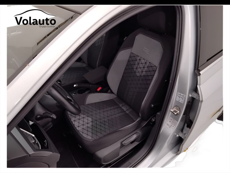 GuidiCar - VOLKSWAGEN Taigo 2023 Taigo 1.0 tsi R-Line 110cv Usato