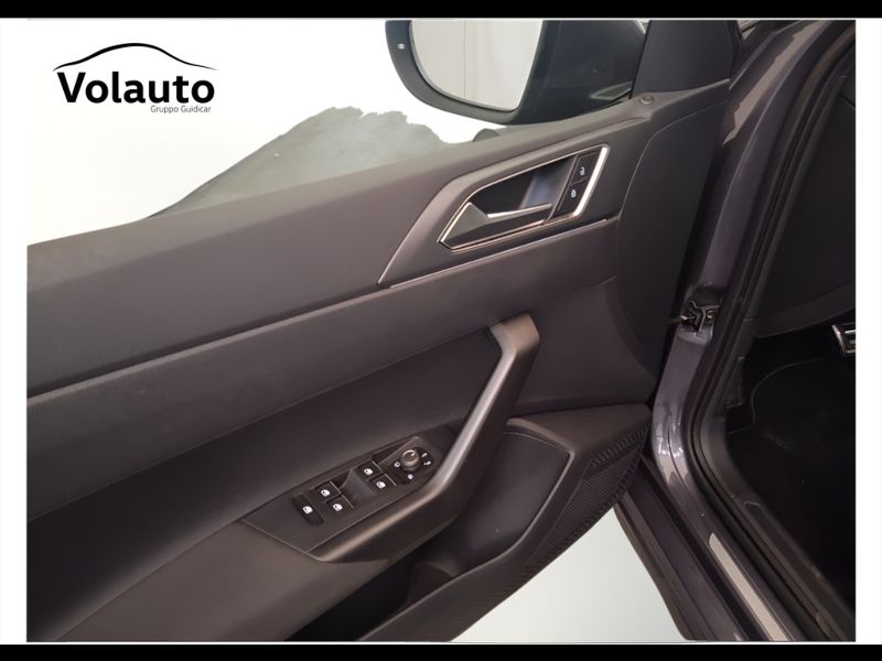 GuidiCar - VOLKSWAGEN Taigo 2022 Taigo 1.5 tsi R-Line 150cv dsg Usato