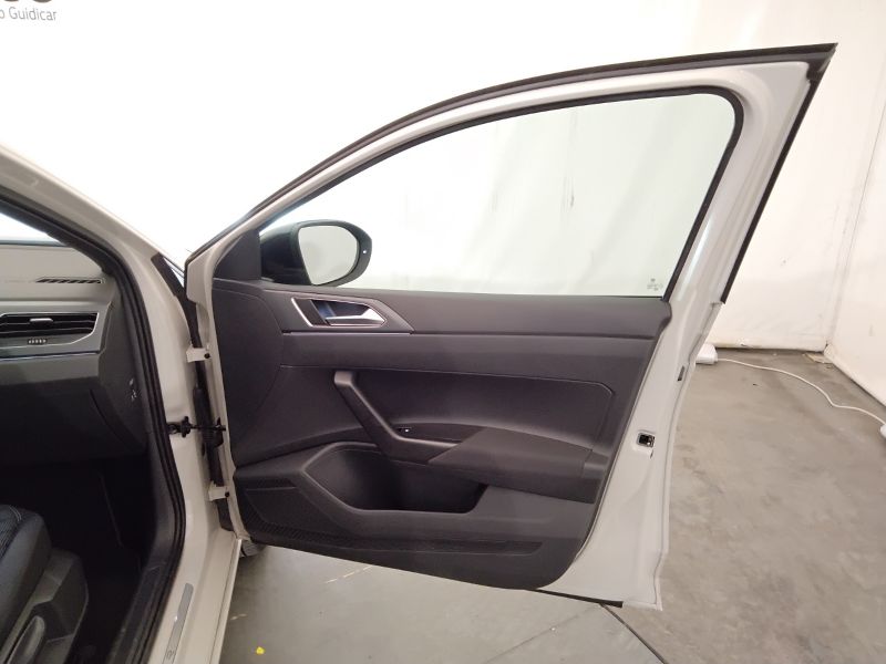 GuidiCar - VOLKSWAGEN Taigo 2022 Taigo 1.5 tsi R-Line 150cv dsg Usato
