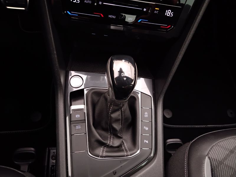 GuidiCar - VOLKSWAGEN Tiguan 2021 Tiguan 1.5 tsi act R-Line 150cv dsg Usato