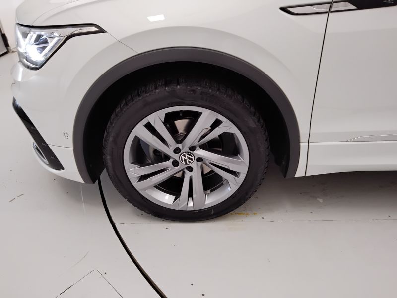 GuidiCar - VOLKSWAGEN Tiguan 2021 Tiguan 1.5 tsi act R-Line 150cv dsg Usato