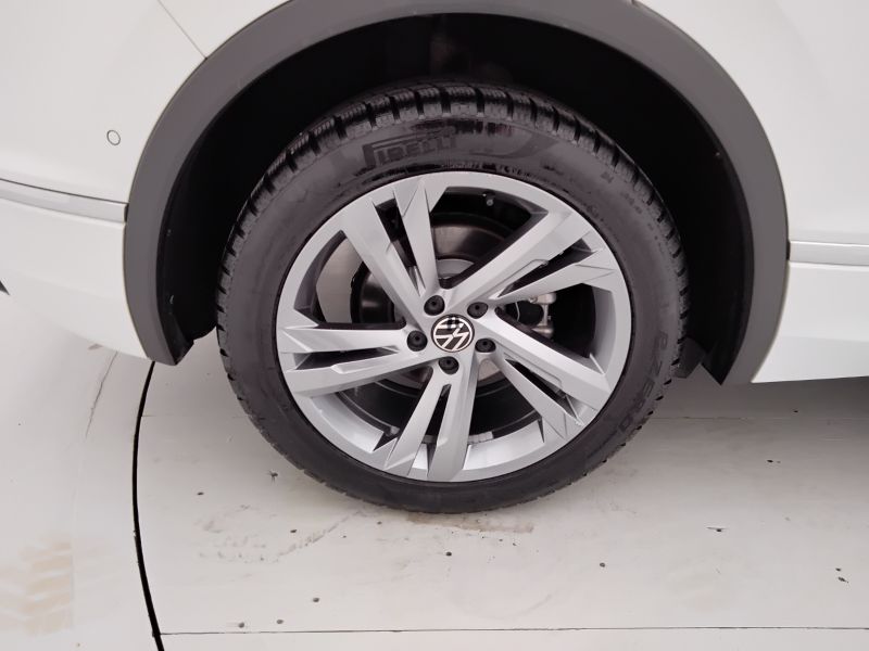 GuidiCar - VOLKSWAGEN Tiguan 2021 Tiguan 1.5 tsi act R-Line 150cv dsg Usato