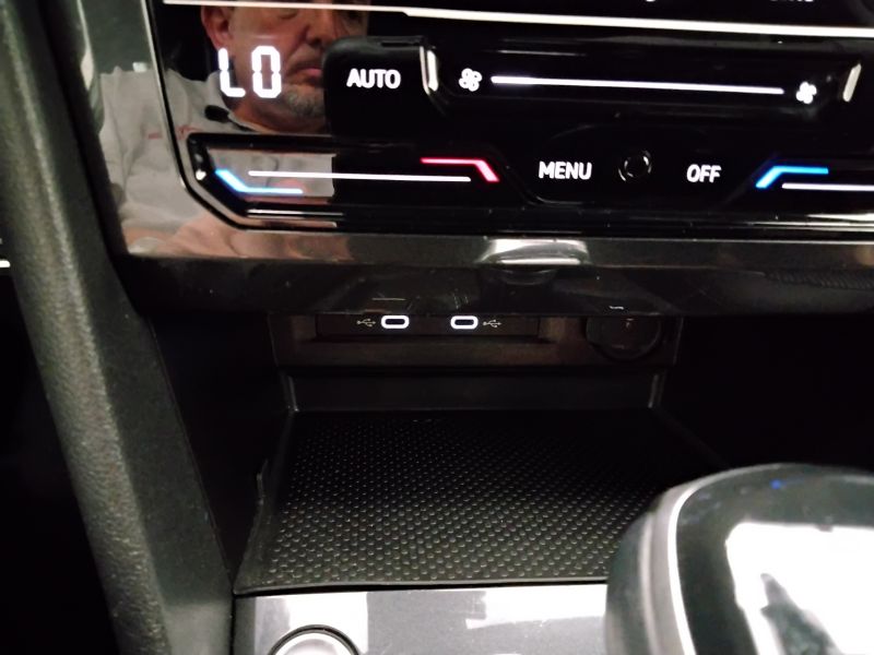 GuidiCar - VOLKSWAGEN Tiguan 2021 Tiguan 1.5 tsi act R-Line 150cv dsg Usato