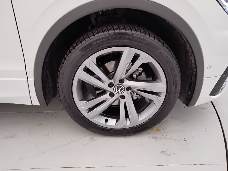GuidiCar - VOLKSWAGEN Tiguan 2021 Tiguan 1.5 tsi act R-Line 150cv dsg Usato