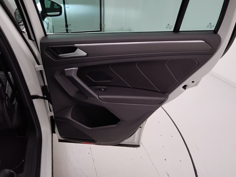 GuidiCar - VOLKSWAGEN Tiguan 2021 Tiguan 1.5 tsi act R-Line 150cv dsg Usato