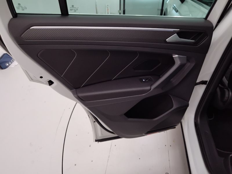 GuidiCar - VOLKSWAGEN Tiguan 2021 Tiguan 1.5 tsi act R-Line 150cv dsg Usato