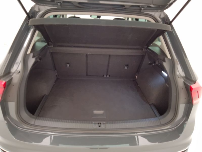 GuidiCar - VOLKSWAGEN Tiguan 2023 Tiguan 2.0 tdi scr Life 150cv dsg Usato