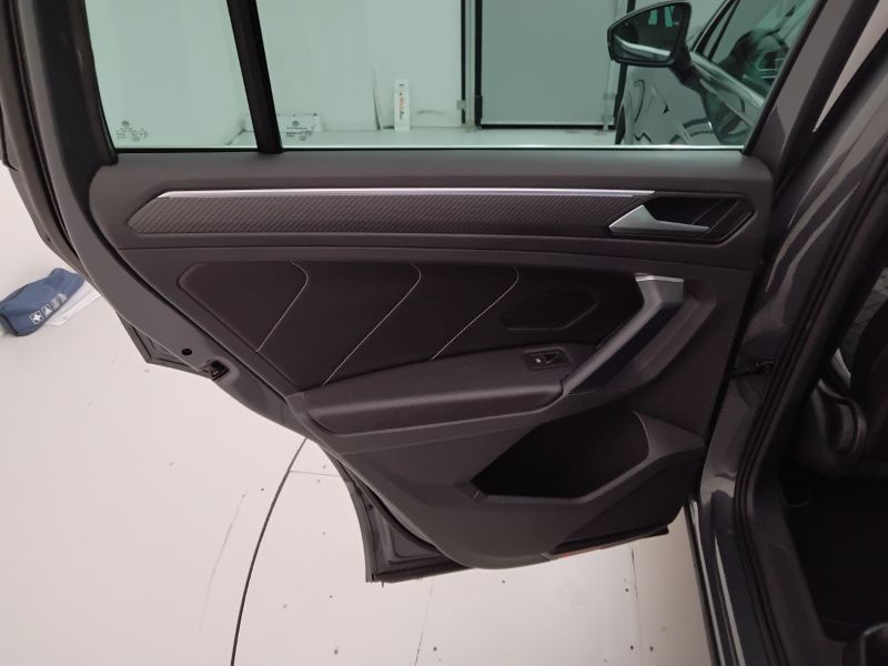 GuidiCar - VOLKSWAGEN Tiguan 2021 Tiguan 2.0 tdi scr R-Line 4motion 150cv dsg Usato