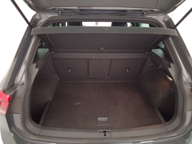 GuidiCar - VOLKSWAGEN Tiguan 2021 Tiguan 2.0 tdi scr R-Line 4motion 150cv dsg Usato