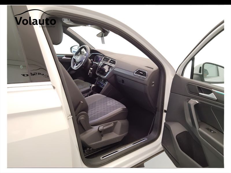 GuidiCar - VOLKSWAGEN Tiguan 2020 Tiguan 1.5 tsi act R-Line 150cv dsg Usato
