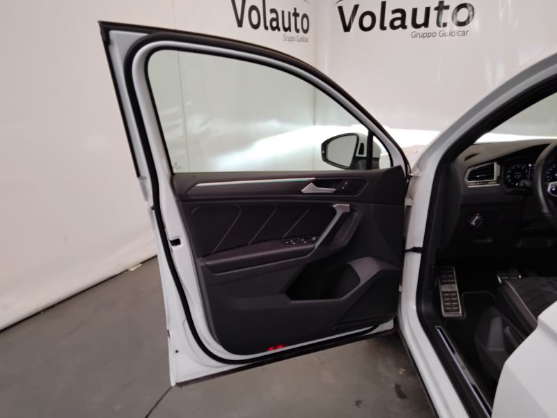 GuidiCar - VOLKSWAGEN Tiguan 2020 Tiguan 1.5 tsi act R-Line 150cv dsg Usato