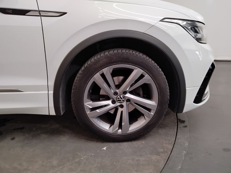 GuidiCar - VOLKSWAGEN Tiguan 2020 Tiguan 1.5 tsi act R-Line 150cv dsg Usato