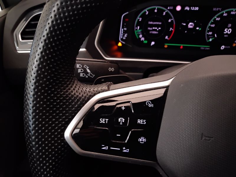 GuidiCar - VOLKSWAGEN Tiguan 2020 Tiguan 1.5 tsi act R-Line 150cv dsg Usato