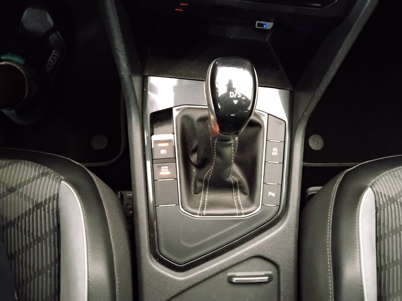 GuidiCar - VOLKSWAGEN Tiguan 2020 Tiguan 1.5 tsi act R-Line 150cv dsg Usato