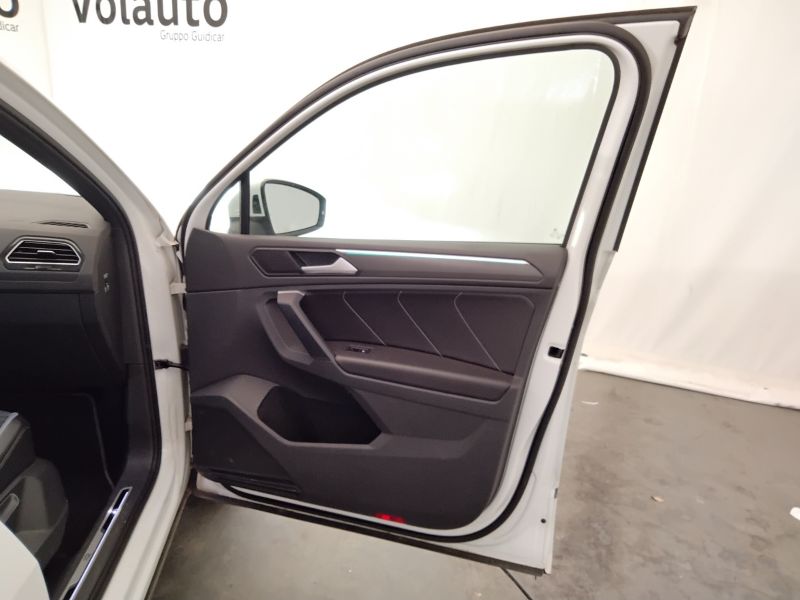 GuidiCar - VOLKSWAGEN Tiguan 2020 Tiguan 1.5 tsi act R-Line 150cv dsg Usato