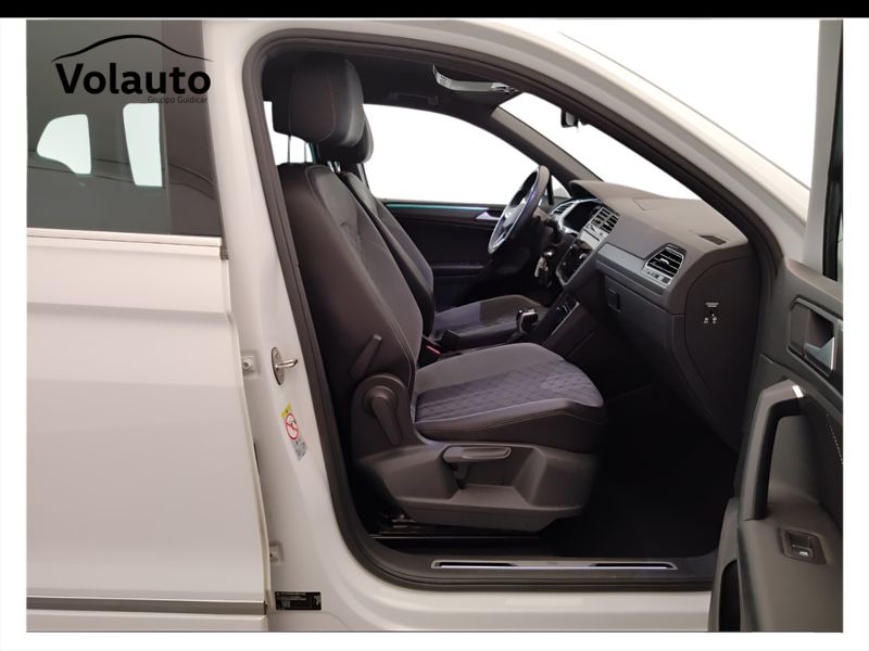 GuidiCar - VOLKSWAGEN Tiguan 2020 Tiguan 1.5 tsi act R-Line 150cv dsg Usato