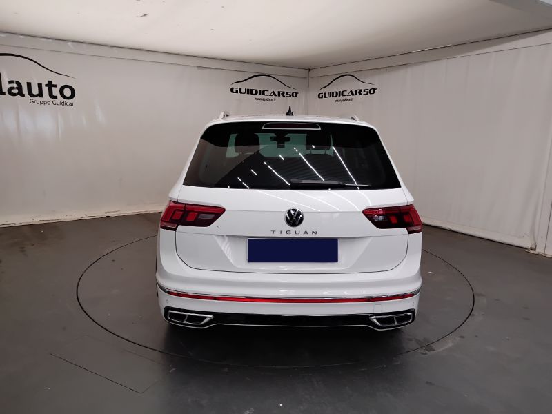 GuidiCar - VOLKSWAGEN Tiguan 2020 Tiguan 1.5 tsi act R-Line 150cv dsg Usato