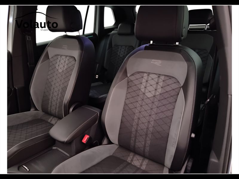 GuidiCar - VOLKSWAGEN Tiguan 2021 Tiguan 1.5 tsi act R-Line 150cv dsg Usato