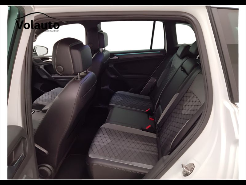 GuidiCar - VOLKSWAGEN Tiguan 2021 Tiguan 1.5 tsi act R-Line 150cv dsg Usato