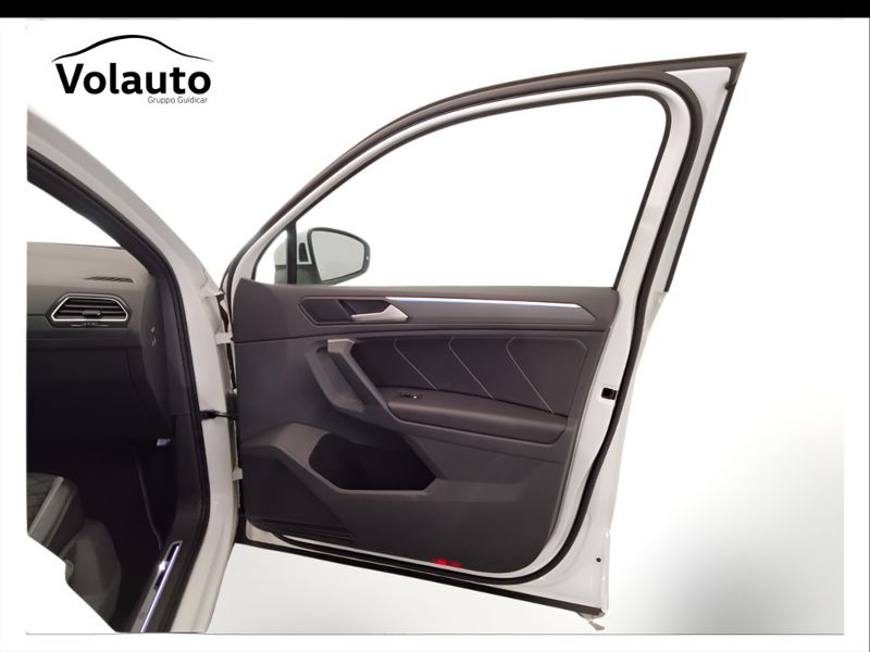GuidiCar - VOLKSWAGEN Tiguan 2021 Tiguan 1.5 tsi act R-Line 150cv dsg Usato
