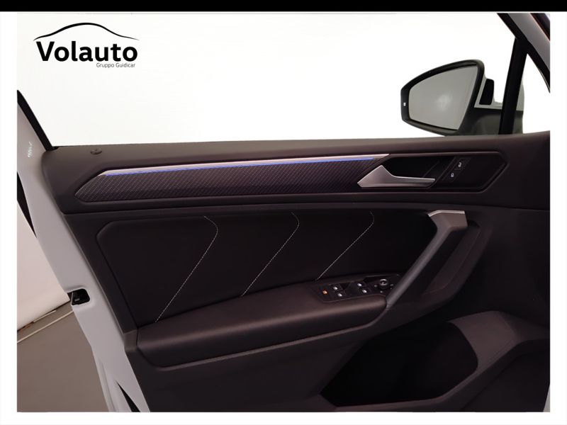GuidiCar - VOLKSWAGEN Tiguan 2021 Tiguan 1.5 tsi act R-Line 150cv dsg Usato