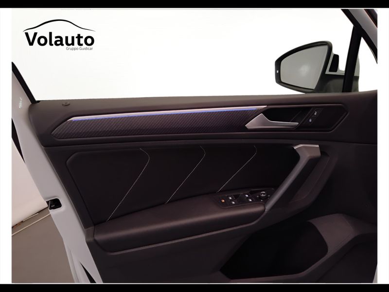 GuidiCar - VOLKSWAGEN Tiguan 2021 Tiguan 1.5 tsi act R-Line 150cv dsg Usato