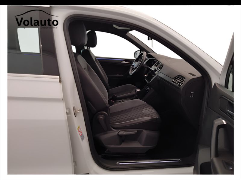 GuidiCar - VOLKSWAGEN Tiguan 2021 Tiguan 1.5 tsi act R-Line 150cv dsg Usato