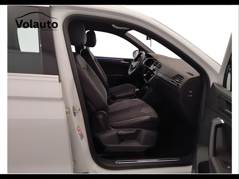 GuidiCar - VOLKSWAGEN Tiguan 2021 Tiguan 1.5 tsi act R-Line 150cv dsg Usato
