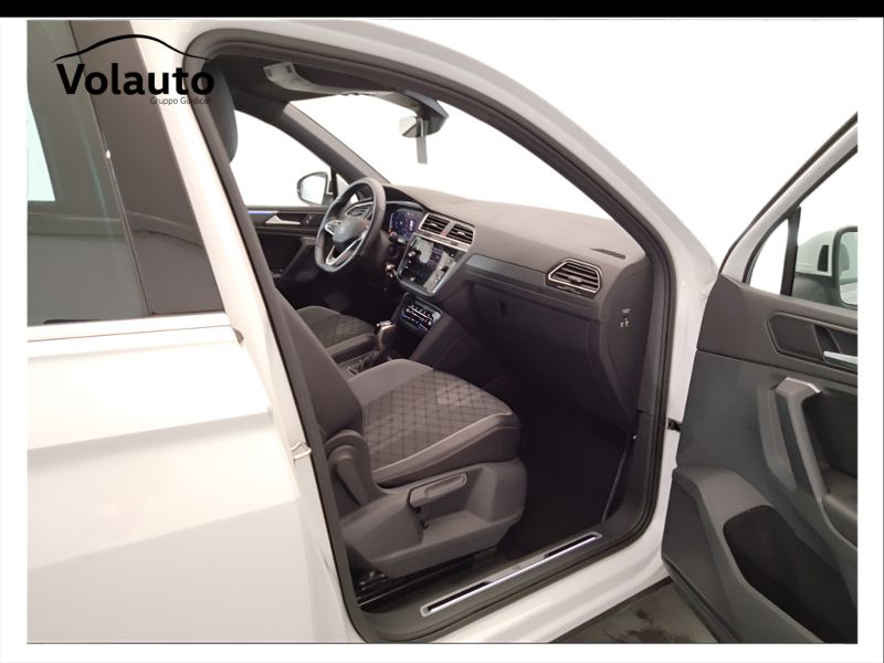 GuidiCar - VOLKSWAGEN Tiguan 2021 Tiguan 1.5 tsi act R-Line 150cv dsg Usato
