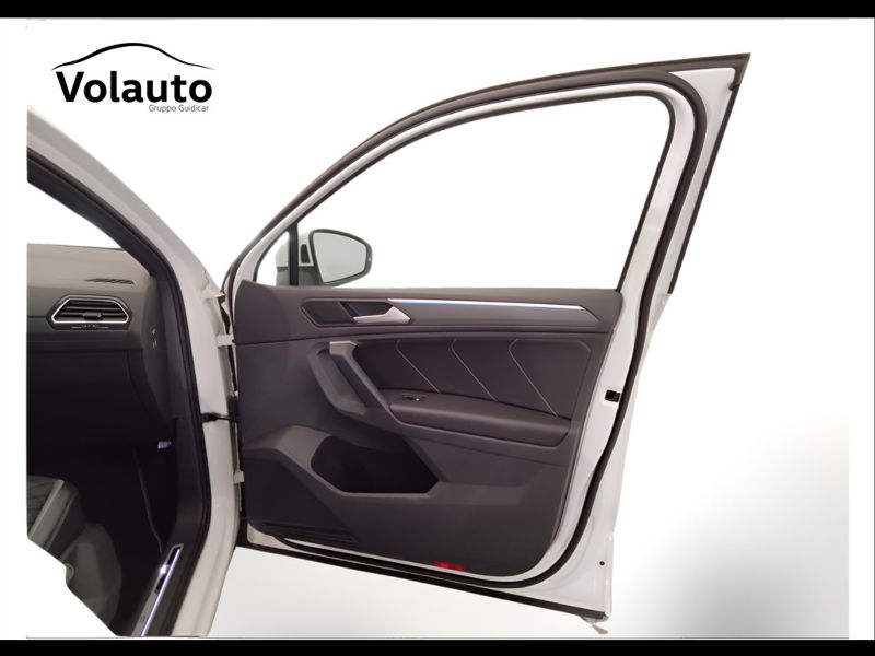 GuidiCar - VOLKSWAGEN Tiguan 2021 Tiguan 1.5 tsi act R-Line 150cv dsg Usato