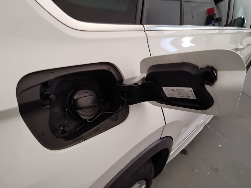 GuidiCar - VOLKSWAGEN Tiguan 2021 Tiguan 1.5 tsi act R-Line 150cv dsg Usato