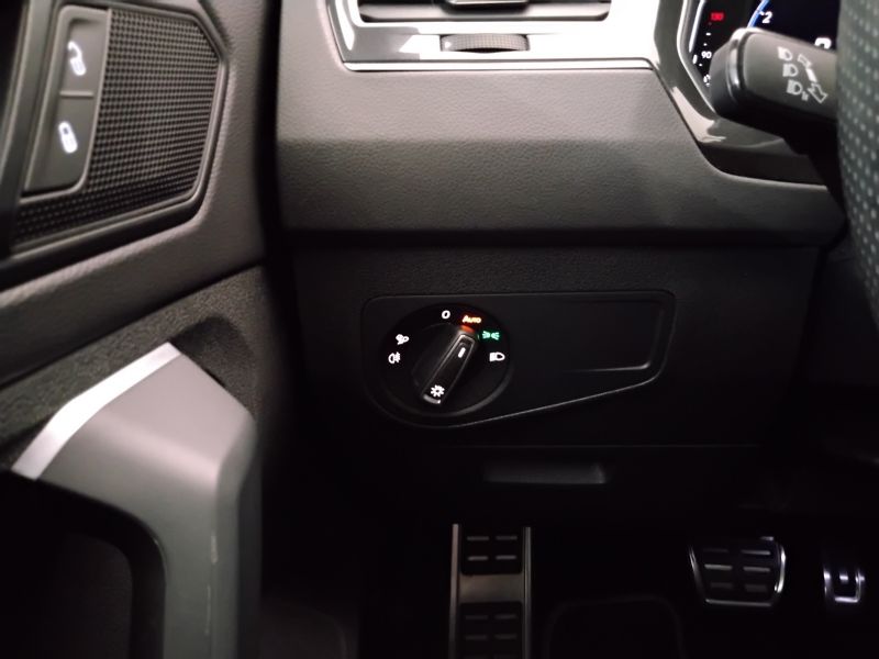 GuidiCar - VOLKSWAGEN Tiguan 2021 Tiguan 1.5 tsi act R-Line 150cv dsg Usato