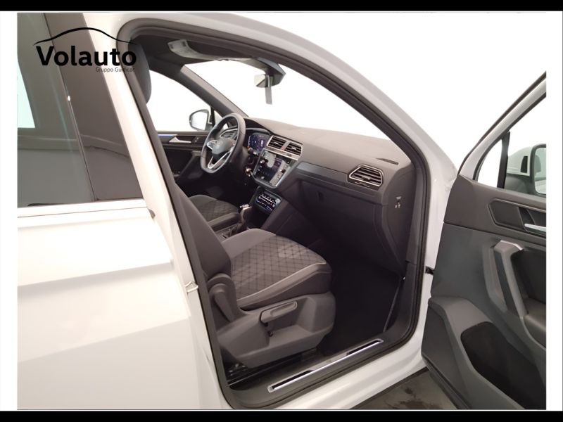 GuidiCar - VOLKSWAGEN Tiguan 2021 Tiguan 1.5 tsi act R-Line 150cv dsg Usato