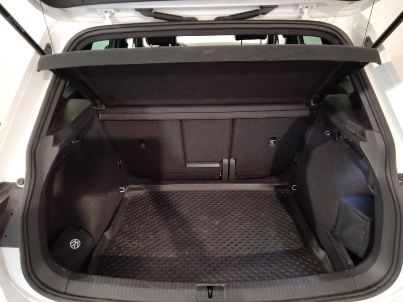 GuidiCar - VOLKSWAGEN Tiguan 2021 Tiguan 1.5 tsi act R-Line 150cv dsg Usato