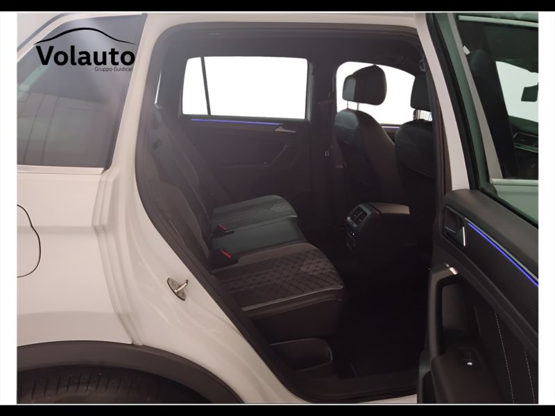 GuidiCar - VOLKSWAGEN Tiguan 2022 Tiguan 1.5 tsi act R-Line 150cv dsg Usato
