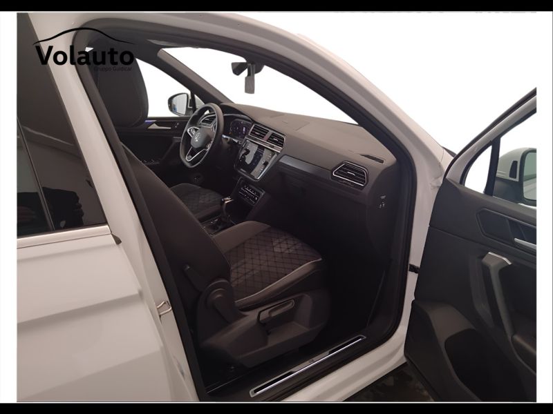 GuidiCar - VOLKSWAGEN Tiguan 2022 Tiguan 1.5 tsi act R-Line 150cv dsg Usato