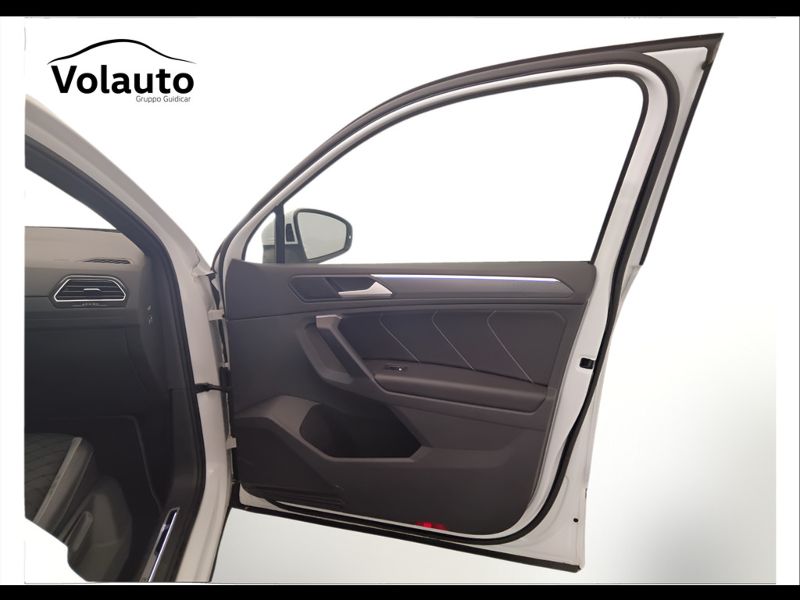 GuidiCar - VOLKSWAGEN Tiguan 2022 Tiguan 1.5 tsi act R-Line 150cv dsg Usato