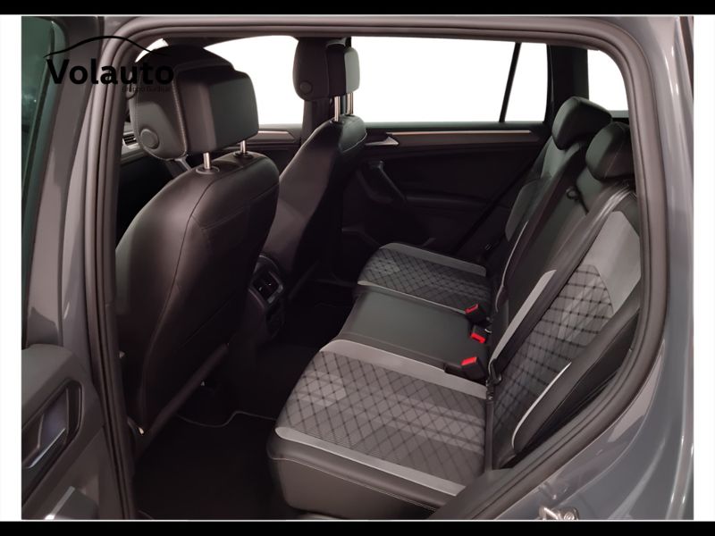 GuidiCar - VOLKSWAGEN Tiguan 2022 Tiguan 1.5 tsi act R-Line 150cv dsg Usato