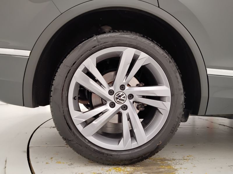 GuidiCar - VOLKSWAGEN Tiguan 2022 Tiguan 1.5 tsi act R-Line 150cv dsg Usato
