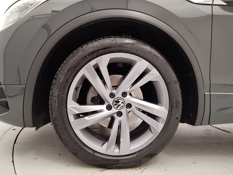 GuidiCar - VOLKSWAGEN Tiguan 2022 Tiguan 1.5 tsi act R-Line 150cv dsg Usato
