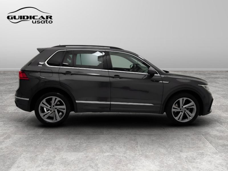 GuidiCar - VOLKSWAGEN Tiguan 2022 Tiguan 1.5 tsi act R-Line 150cv dsg Usato
