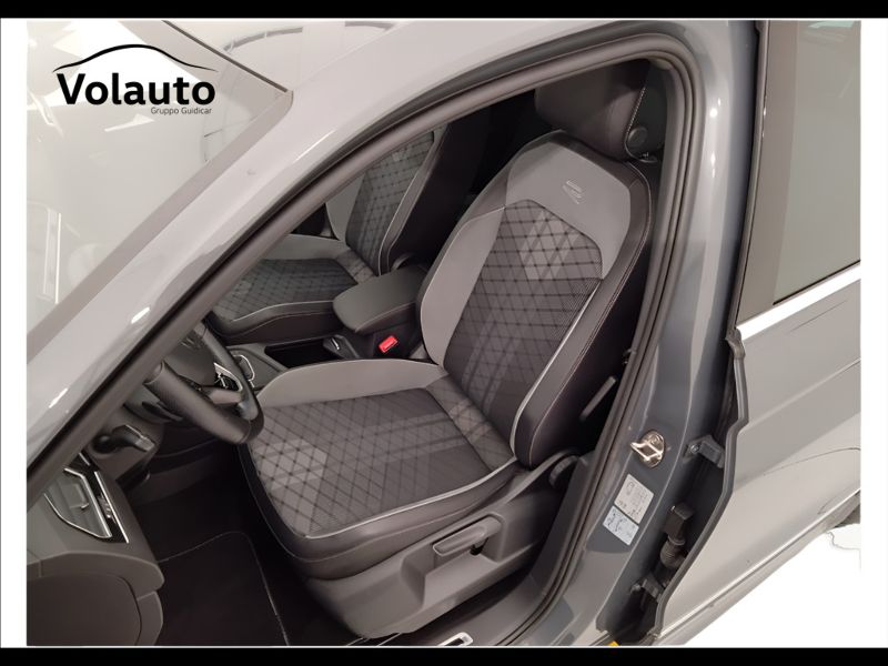 GuidiCar - VOLKSWAGEN Tiguan 2022 Tiguan 1.5 tsi act R-Line 150cv dsg Usato